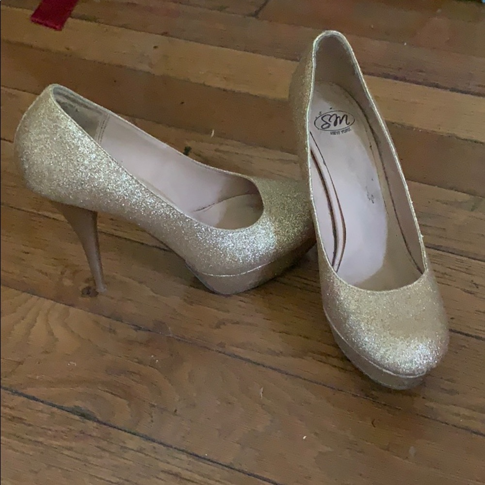Glittery Gold Pumps | Size 8.5